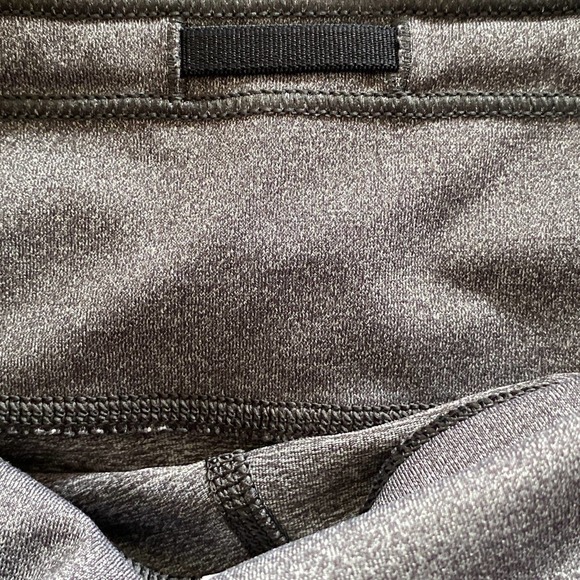 Lululemon Speed Up  Luxtreme 7/8 Tight Legging in Heathered Black, Size 6 - Picture 13 of 14